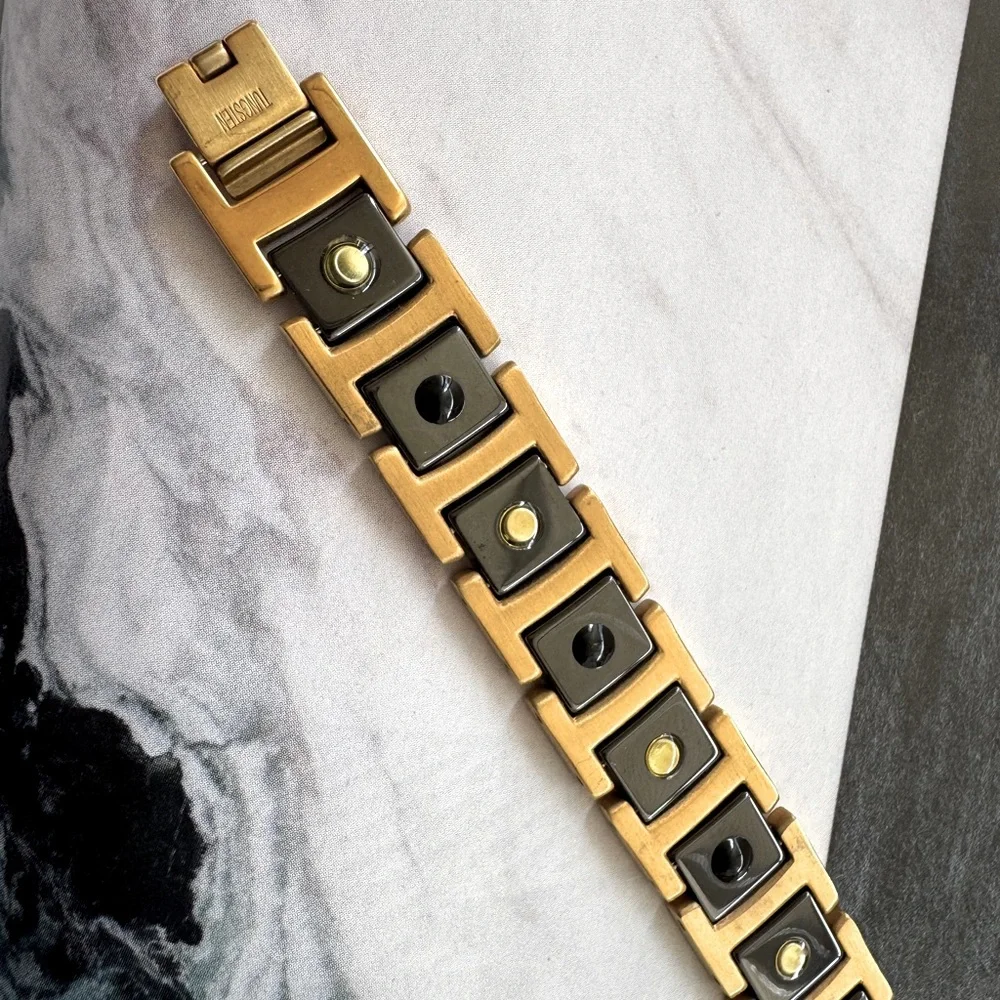 NWT,Elegant Gold and black stone Square Link Bracelet.Unisex’s